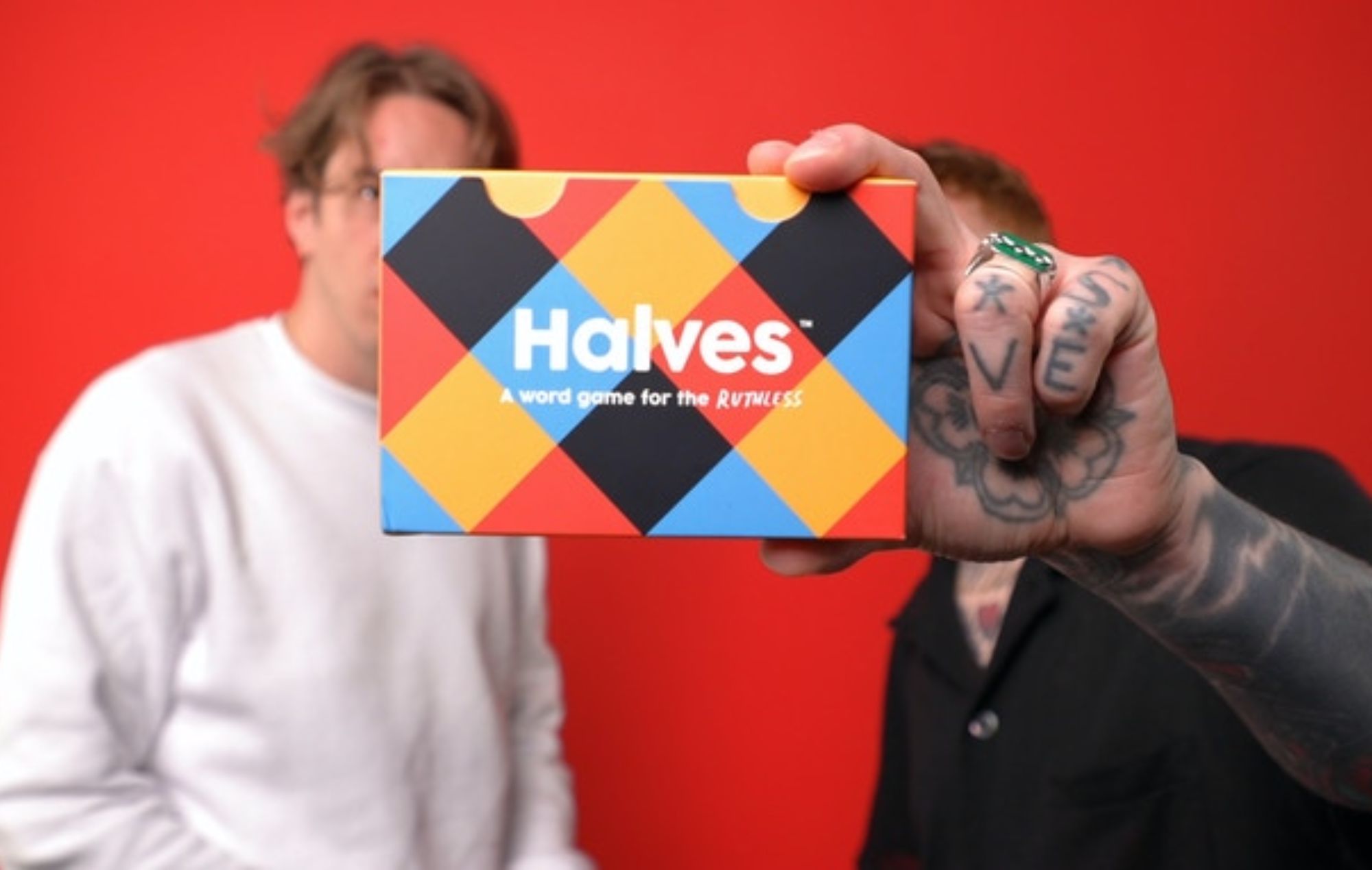Фрэнк Картер анонсировал новую карточную игру «Halves»