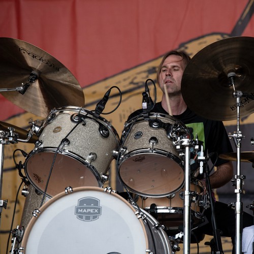 Foo Fighters представили нового барабанщика Джоша Фриза