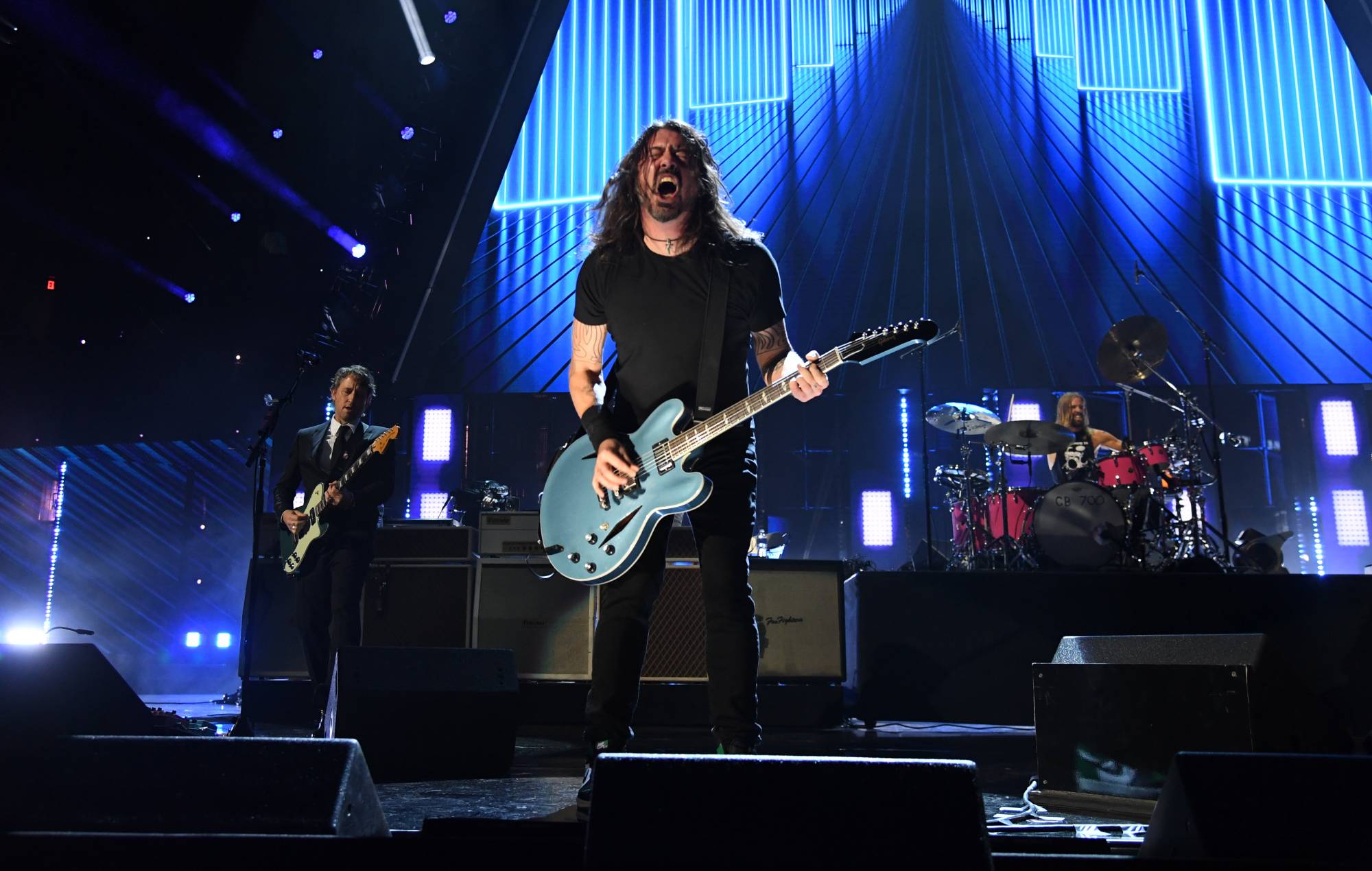 Foo Fighters исполнили редкую живую песню «New Way Home» во время интимного концерта в Вашингтоне.