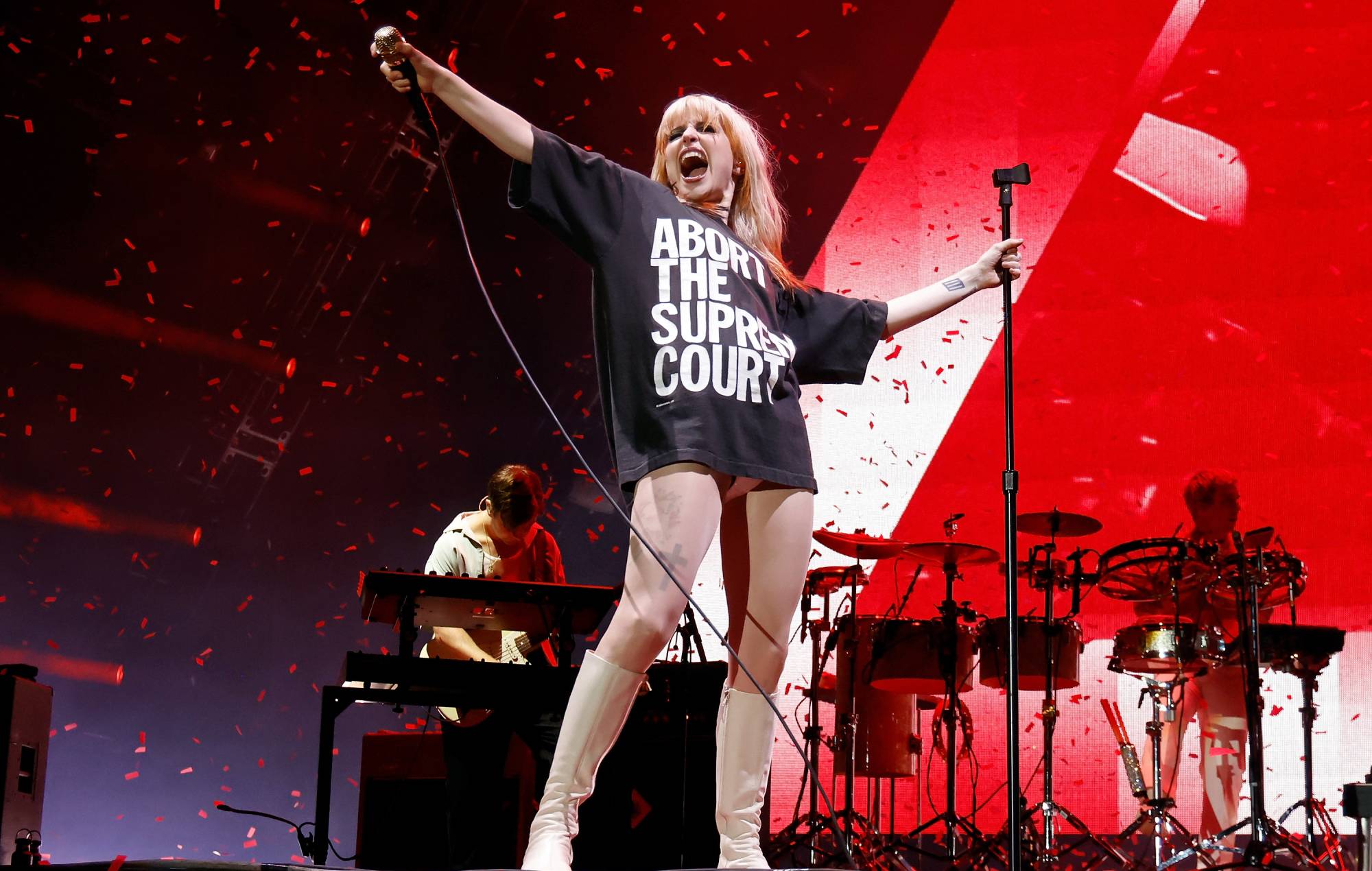Хейли Уильямс выгнала фанатов драки на шоу Paramore в Нью-Йорке