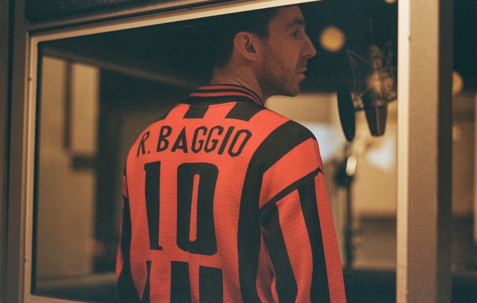 Майлз Кейн отдает дань уважения легендарному итальянскому футболисту новым хитом Baggio.