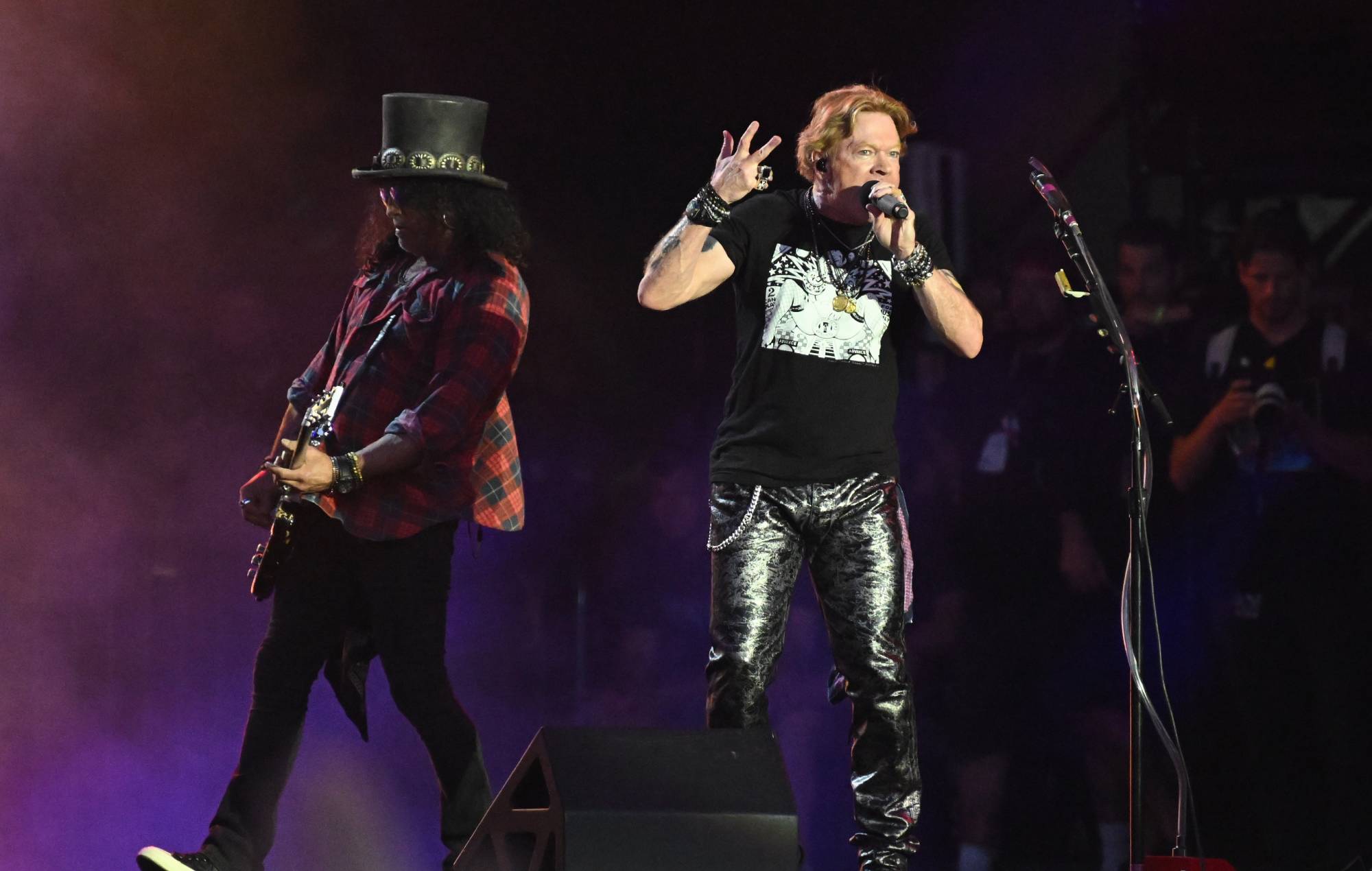 Дэйв Грол присоединился к Guns N’ Roses на сцене Гластонбери