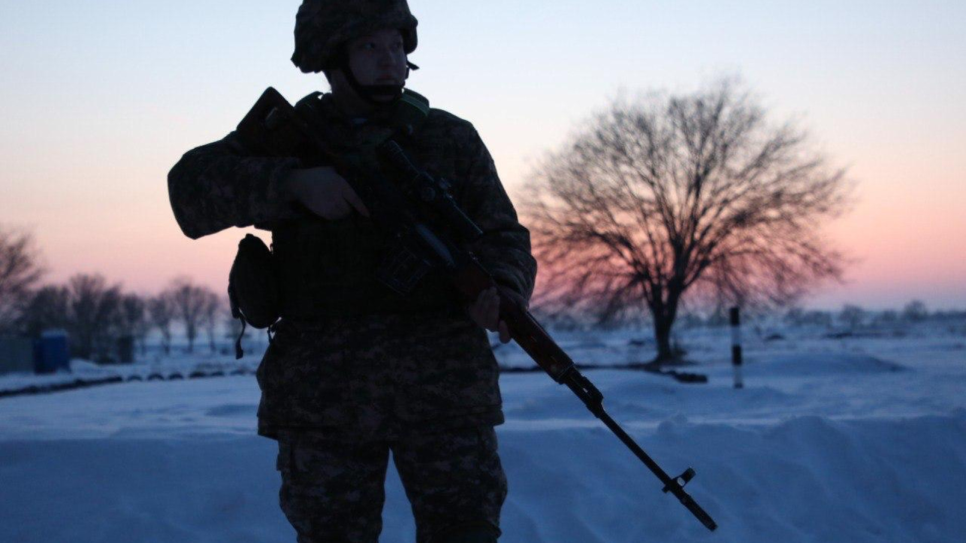 «Хочу свой отряд»: каково быть единственной девушкой-снайпером в Казахстане
